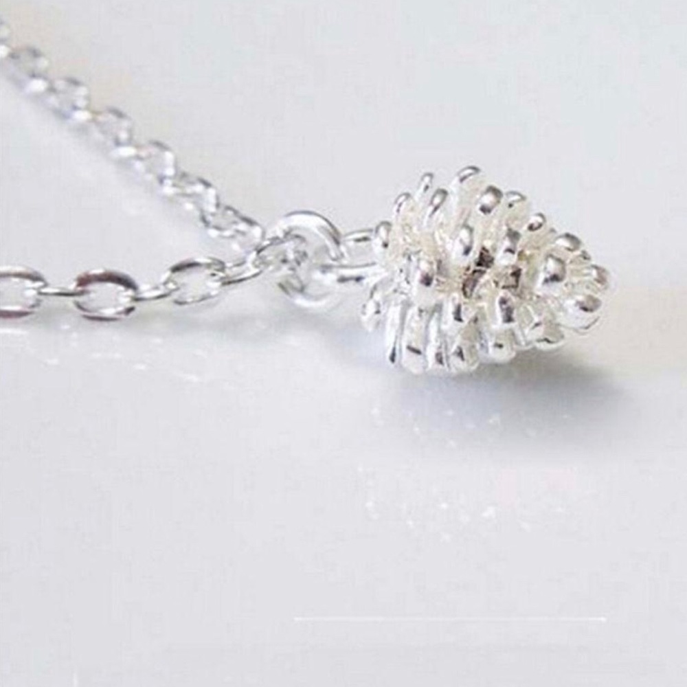 DELICATE & FEMININE SILVER PINECONE NECKLACE!! THEY ARE BNWT & EXCELLENT QUALITY